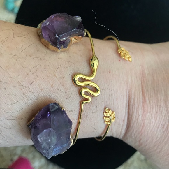 Layering bangles. Dainty and beautiful. - Picture 5 of 6